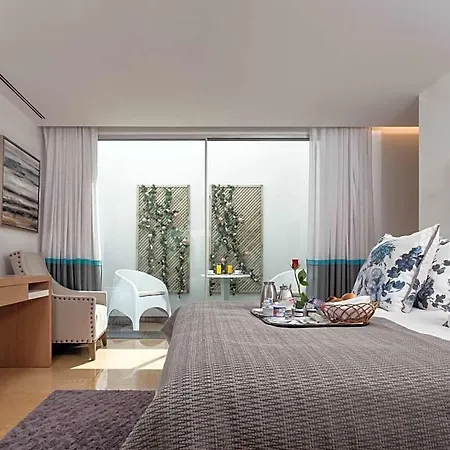 Villa Olhos De Agua Sleeps 6 Air Con