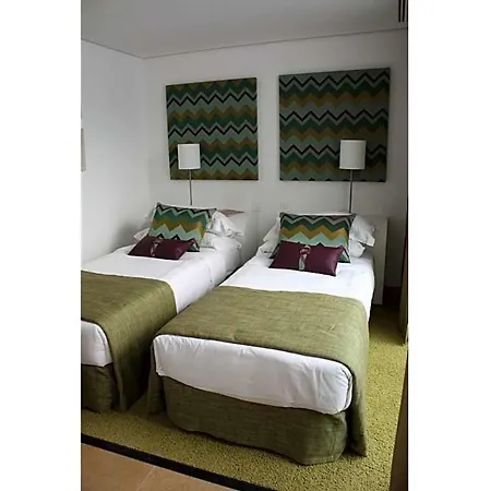 Olhos De Agua Sleeps 6 Air Con Villa